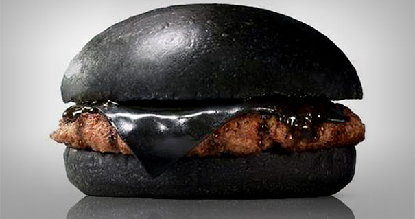 Új szenzáció Japánban: A fekete burger