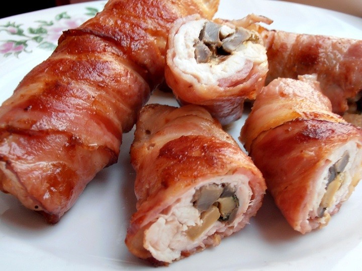 Baconbe tekert csirke gombával töltve ? csodás étel és csak 5 hozzávalóra van szükség!