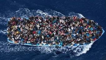 Modern háború Európa ellen: amerikai hajók menekültek tömegeit szállítják Európába
