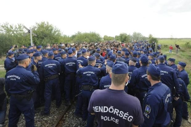 Így látja a menekülthelyzetet egy magyar rendőr édesanyja
